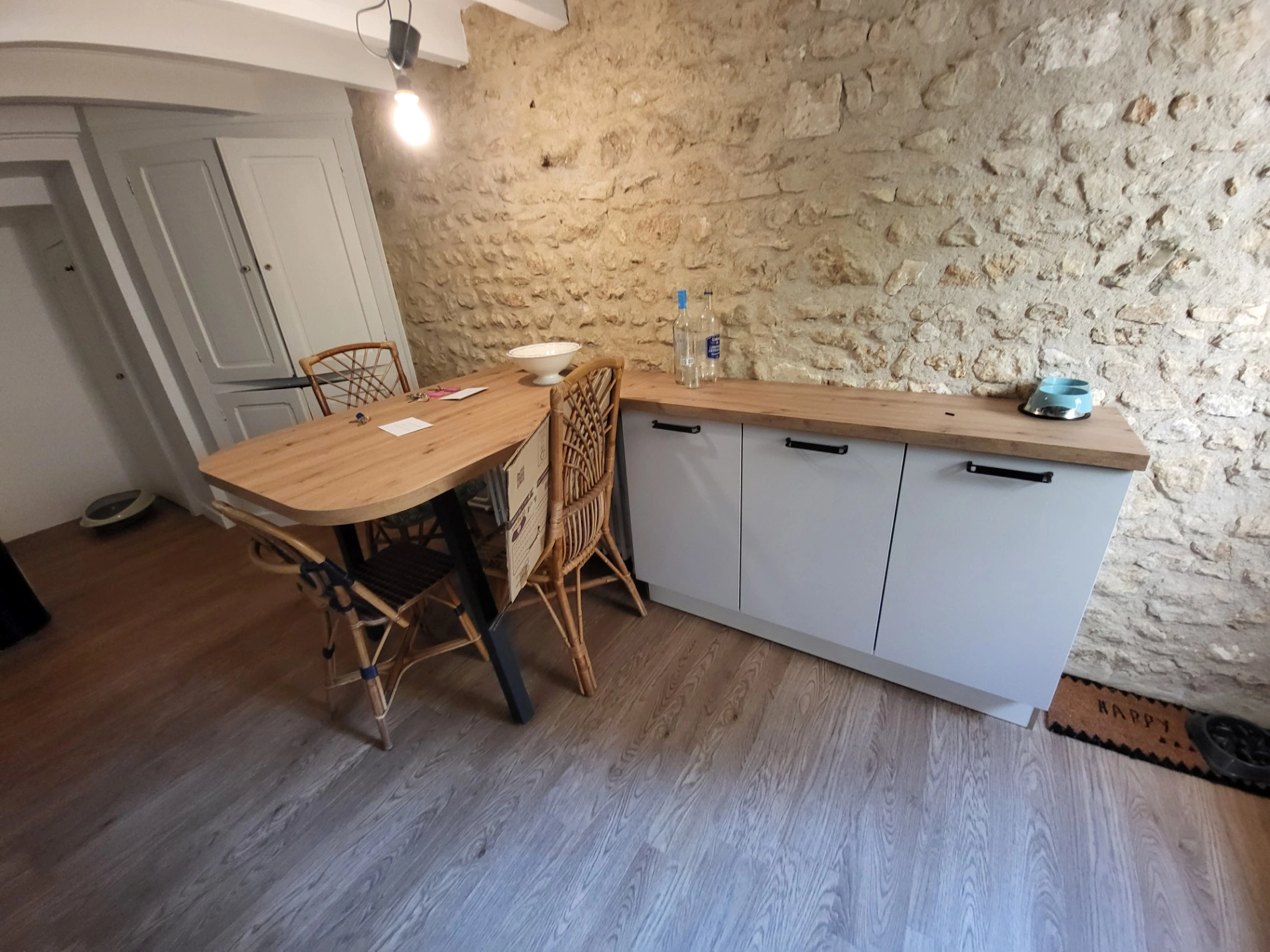 Table à manger en bois avec plan de travail