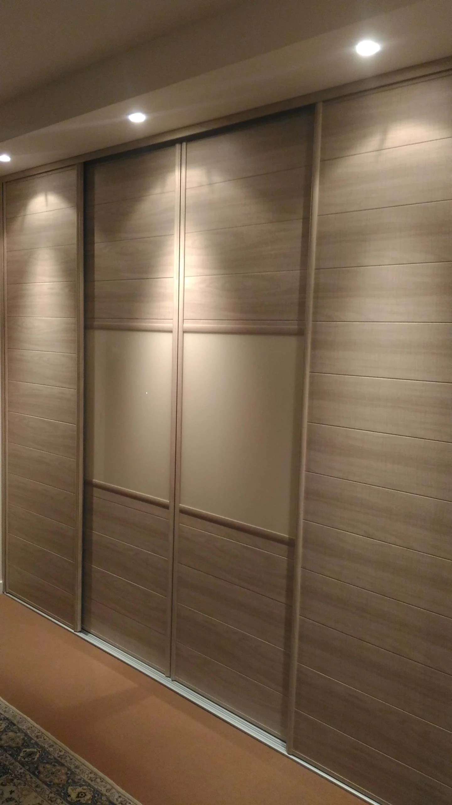 Placard avec portes coulissante style bois clair